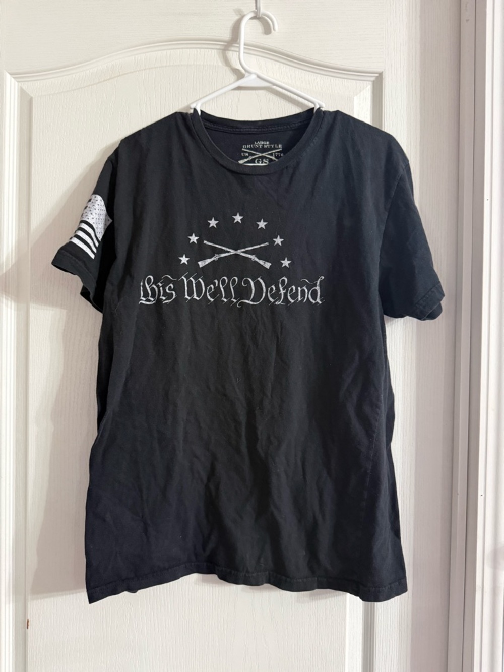 Grunt Style This We’ll Defend Men’s T-shirt Sz L. AP-56